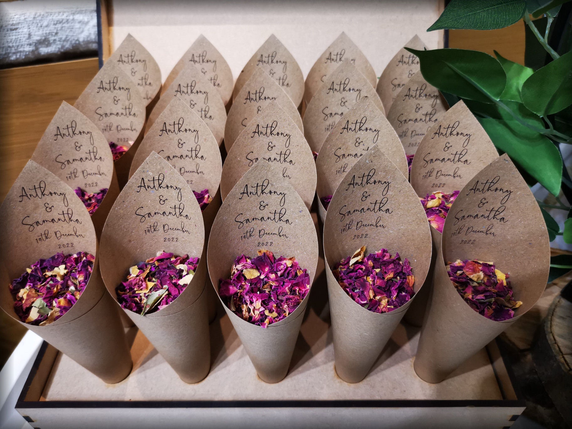 WANDIC Wedding Confetti Kraft Paper Cones, 50 Pcs Party Vintage Cones  Bouquet Petals Candy Bags Boxes Flower Holder with Hemp Ropes Label  Stickers