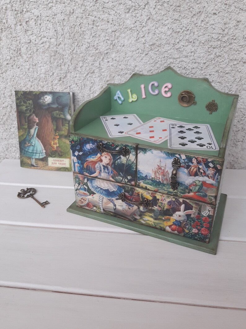 Dresser Alice/'s theme Pass a dresser Decoupage box Alice in wonderland Dresser for jewelry Jewelry box Alice in Wonderland