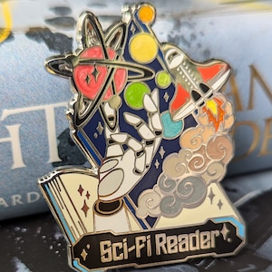 Sci-Fi Reader, Buchliebhaber Pin, Sci-Fi Fan Geschenk
