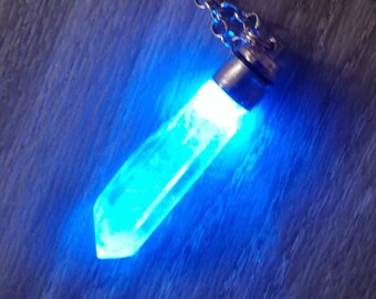 Kyber crystal pendant with light- BLUE