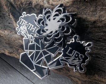 Truth and lies- Stormlight Archives enamel pin lightweaver badge
