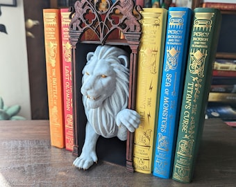 Lion book nook- shelf insert display lion with wooden frame- stone effect