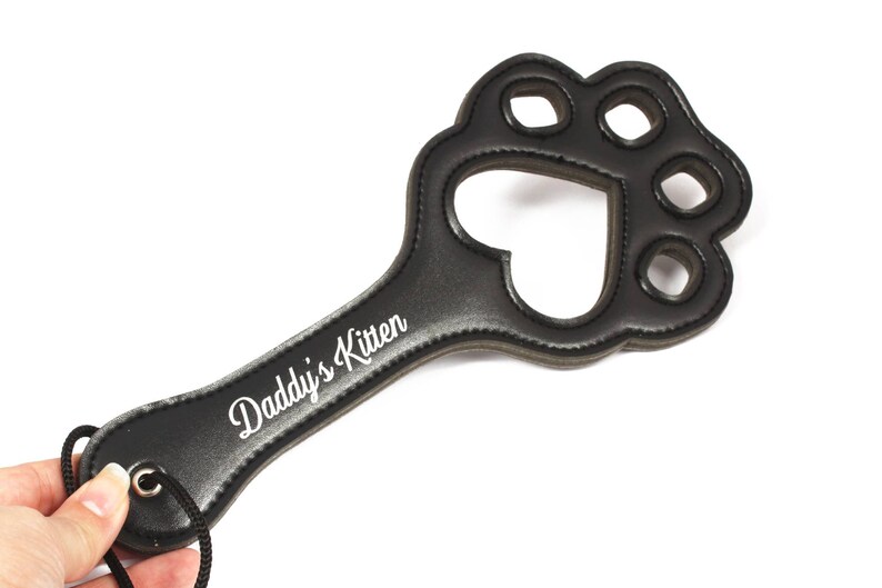 Showing the detail of the Daddy's Kitten Pet Play paw paddle