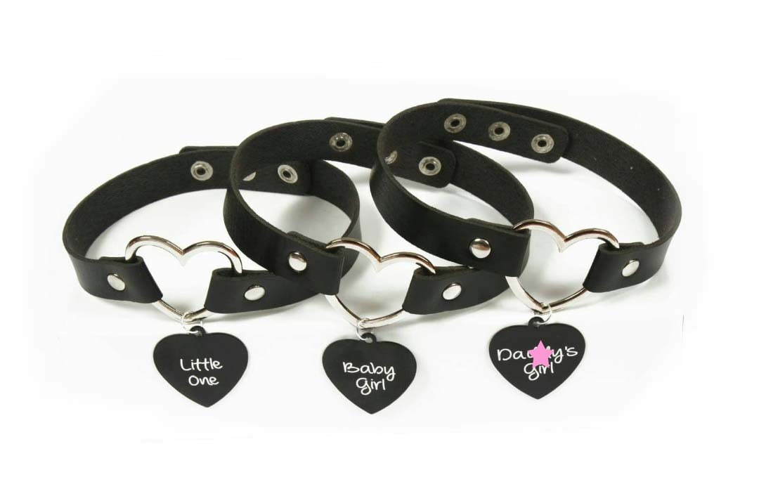 Ddlg Collars. Faux Leather Bdsm Collar With Heart Tags Engraved With Ddlg Words. Ideal for DDLG Submissives and ABDL. Pick Your Engraving - Etsy Sweden