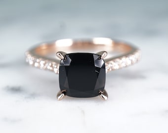 Schwarzer Onyx Diamant-Verlobungsring, großer Kissenschliff und runde echte Edelsteine, 0.30 Diamant, Versprechensring, Kathedralenfassung, Solitärring