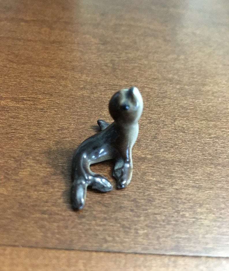 hagen renaker seal