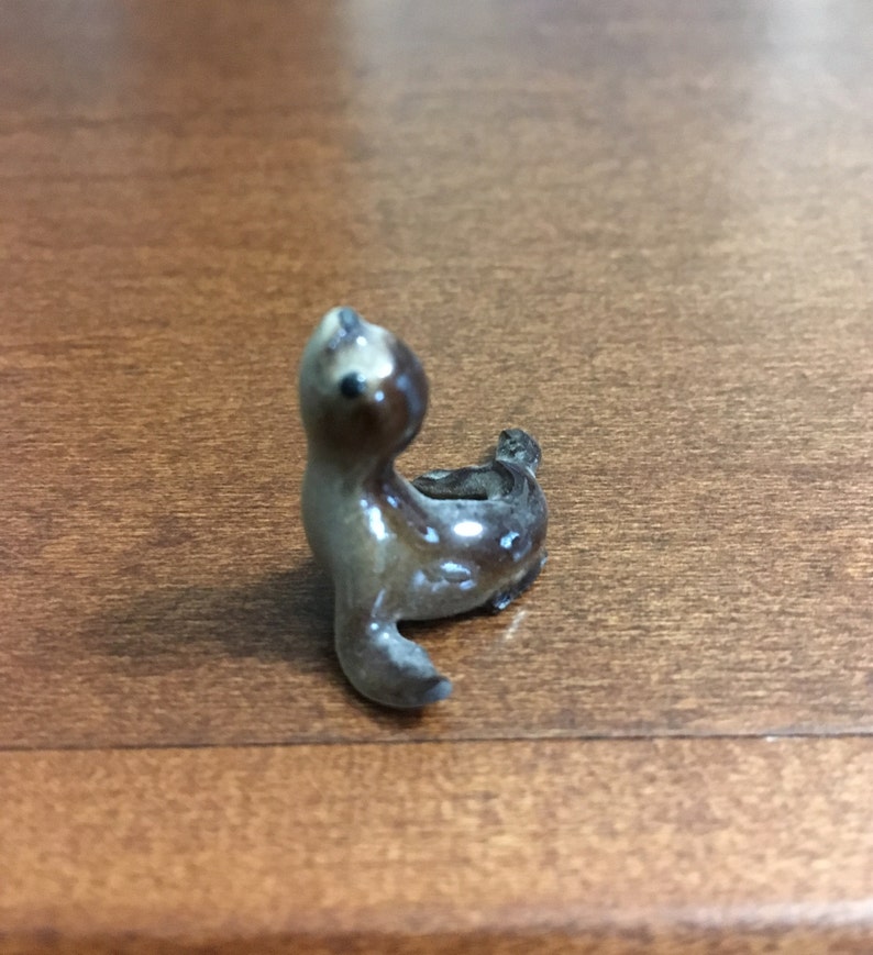 hagen renaker seal