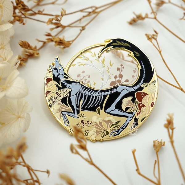 Pin de esmalte duro Memento Mori: Esqueleto de lobo, arte de fantasía oscura
