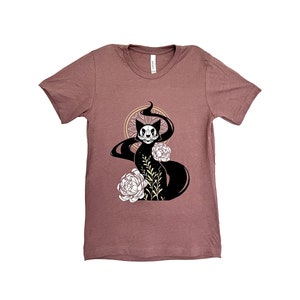 The Skull Cat print features a gothic cat nested in its floral home. The imagery projects relaxing vibes all around but remains alert at any given time.