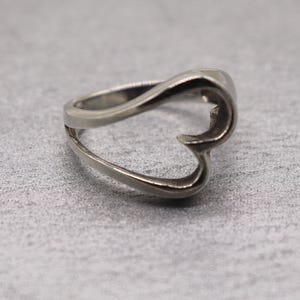 Vintage Sterling Silver Heart Ring Unisex Chunky 925 Ring w/ Modernist Design Sz. 8.25