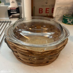 Vintage Pyrex "Baker in a Basket" Set – Round Casserole #024 with Woven Wicker Carrier