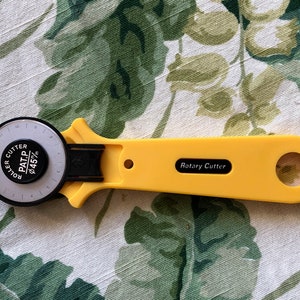 45 mm Rotary Cutter with Safety Handle
