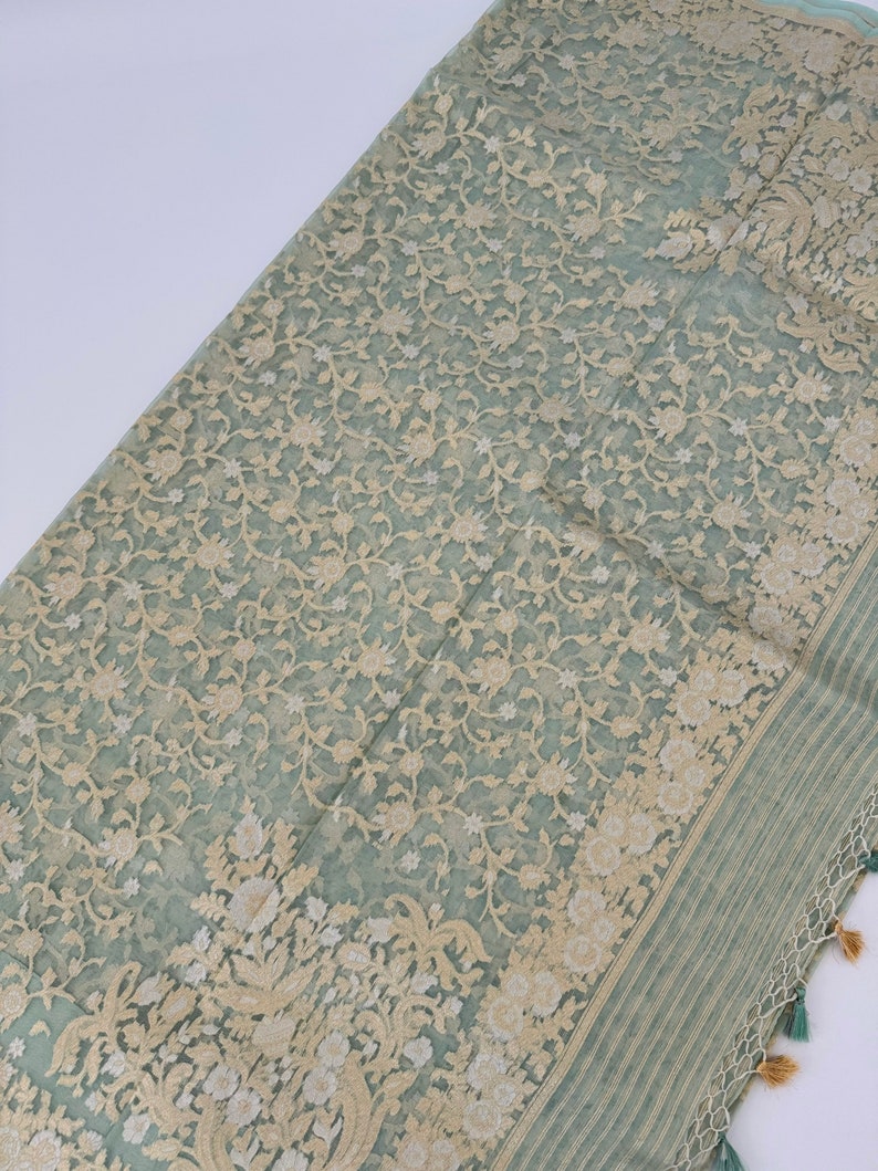 Organza silk saree x light gold zari - Magenta x Green main image 1