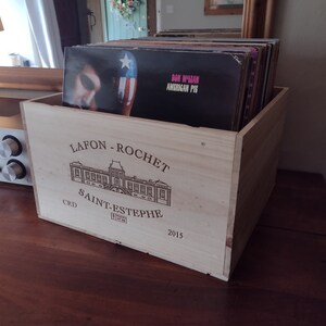 Aufbewahrungsbox für Schallplatten LPs. 30 cm Weinkiste aus Holz. Französisch.