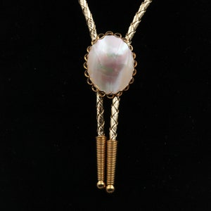 Mother Of Pearl Bolo Tie/Western Wear