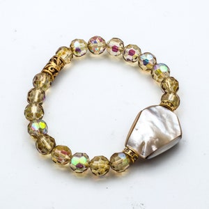 Glass Beaded bracelet With Mother Of Pearl Center