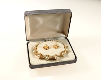 Rhinestone and faux pearl bracelet and earrings set