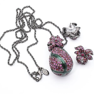 Joan Rivers Rhinestone pendant Necklace And Earring Set. Signed