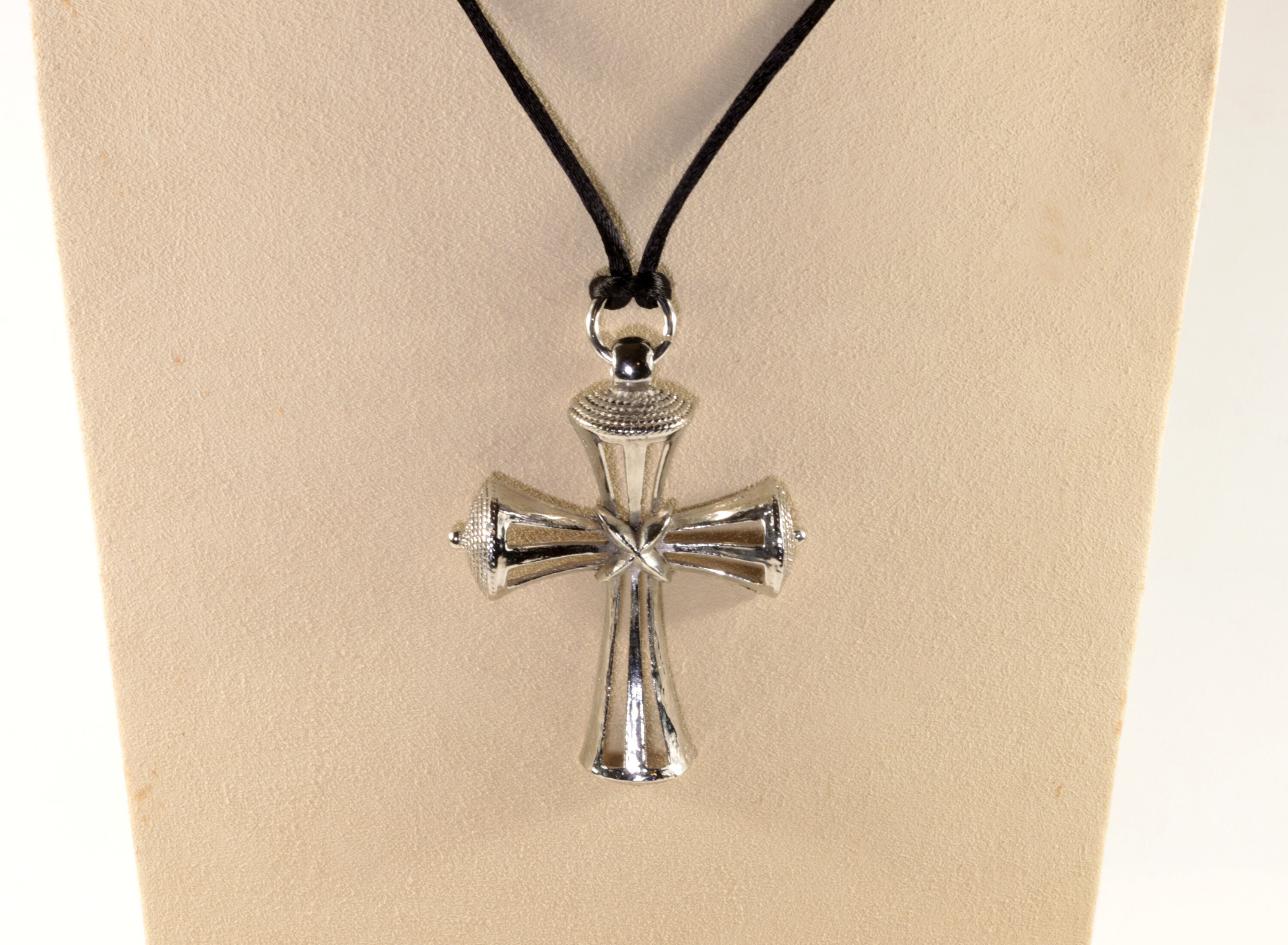 【Hei】[silver925] cubic cross necklace ネックレス☆送関税込 Cubic Zirconia Cross Pendant 925 Sterling Silver, Gemstone