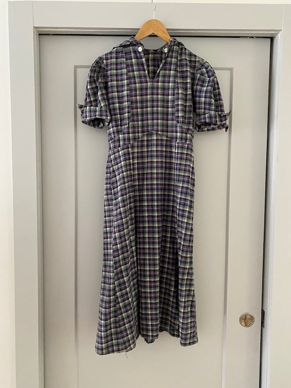 Adorable 40s plaid day dress.