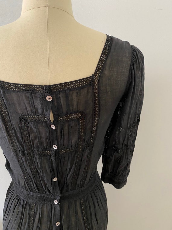 Gorgeous cotton Victorian dress w/button back