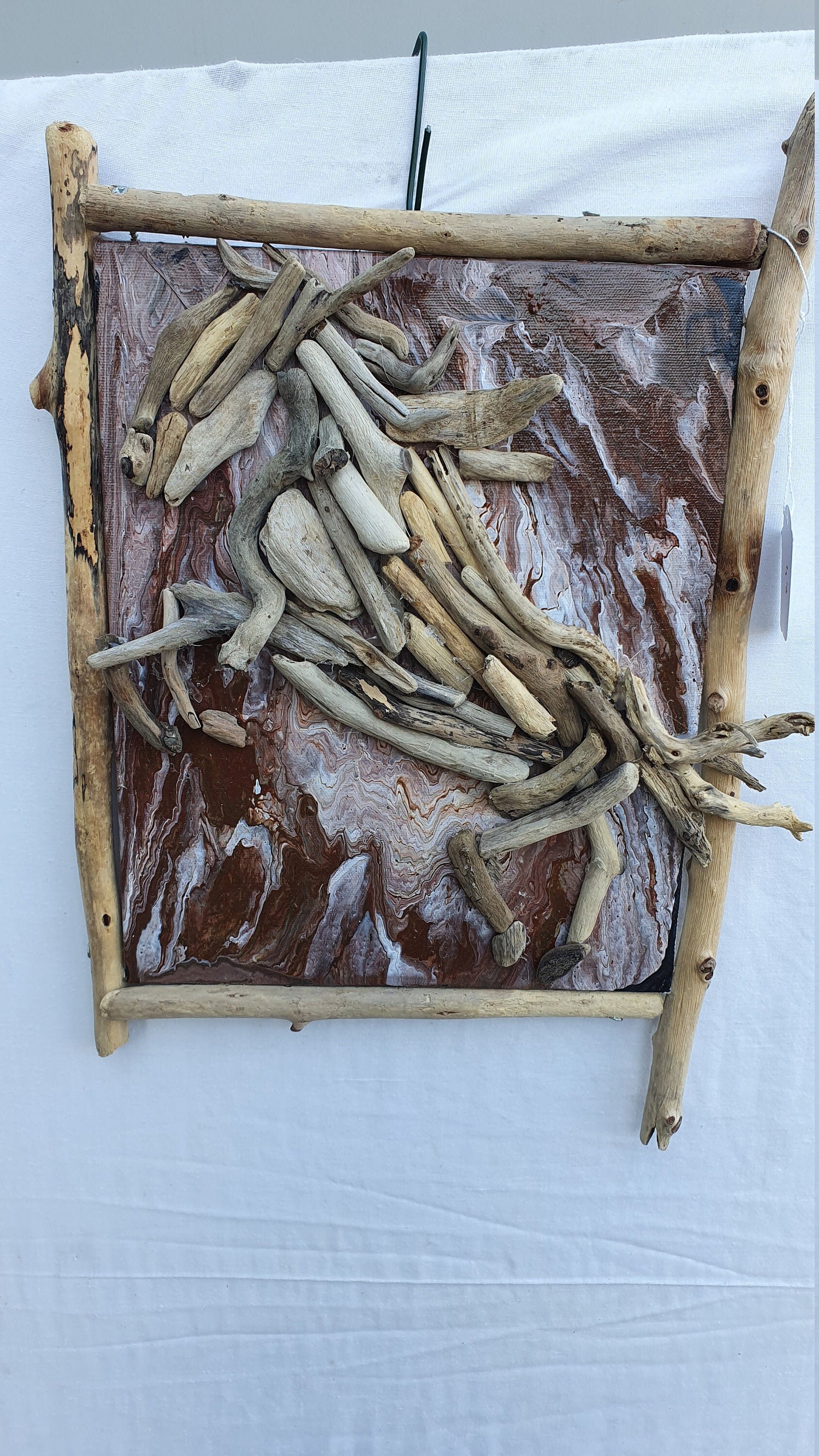 Cadre Bois Flotté sur Toile Représentant Un Cheval en Flotté