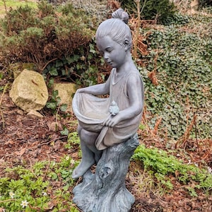 Vogelbrunnen, Figur Mädchen Spezialkeramik 82 cm, Gartenfigur Brunnen Mädchen stehend Bild 1