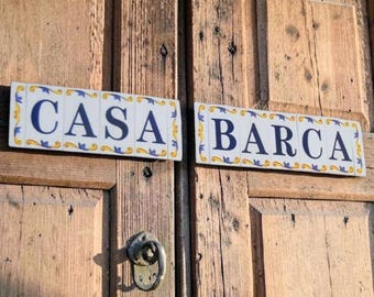 Adresbord, huisnummer, naamplaatje, keramische letter, grote letters CATALAN, naamtegel Catalaans groot A - Z