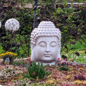 großer Brunnen Zen Buddha Kopf aus Keramik für innen und außen mit LED Beleuchtung creme-grau Feng shui Bild 1