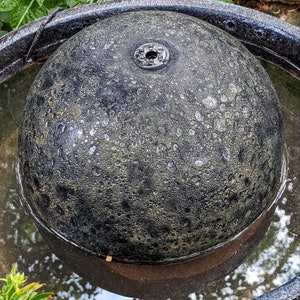 Wasserbrunnen XXL für innen und außen sand schwarz aus Steinzeug mit LED Beleuchtung sand schwarz, Brunnen Größe 5429 cm Bild 4