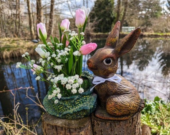 Keramik Hase, Hase,Osterdeko, Gartendeko, Gartenfigur mit Kohlübertopf