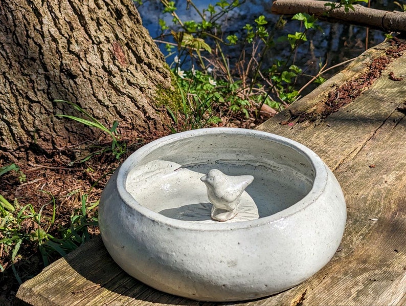 Große Vogeltränke Keramik, Vogeldeko, Gartendeko, Vogelhaus, Vogelbrunnen weiß Bild 5