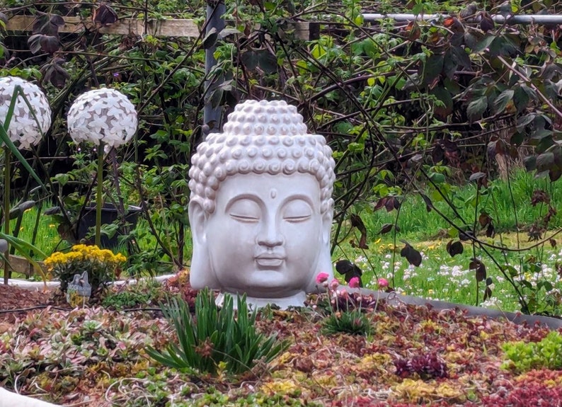 großer Brunnen Zen Buddha Kopf aus Keramik für innen und außen mit LED Beleuchtung creme-grau Feng shui Bild 1