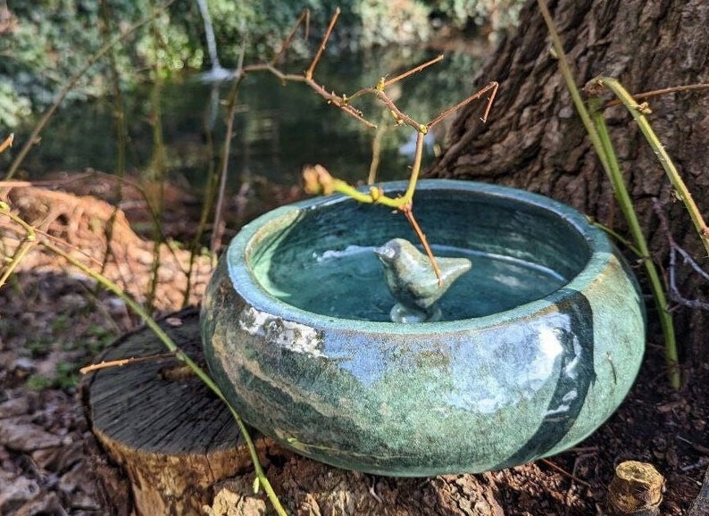 Große Vogeltränke Keramik Jadegrün 2 Größen, Vogeldeko, Gartendeko, Vogelhaus, Vogelbrunnen jade 36 9 Bild 7