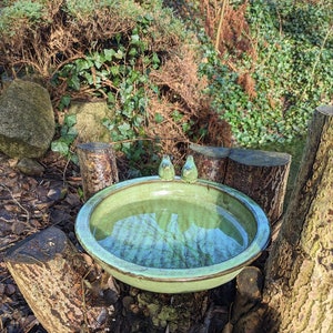 Große Vogeltränke Keramik Anisgrün, Vogeldeko, Gartendeko, Vogelhaus, Vogelbrunnen Bild 3