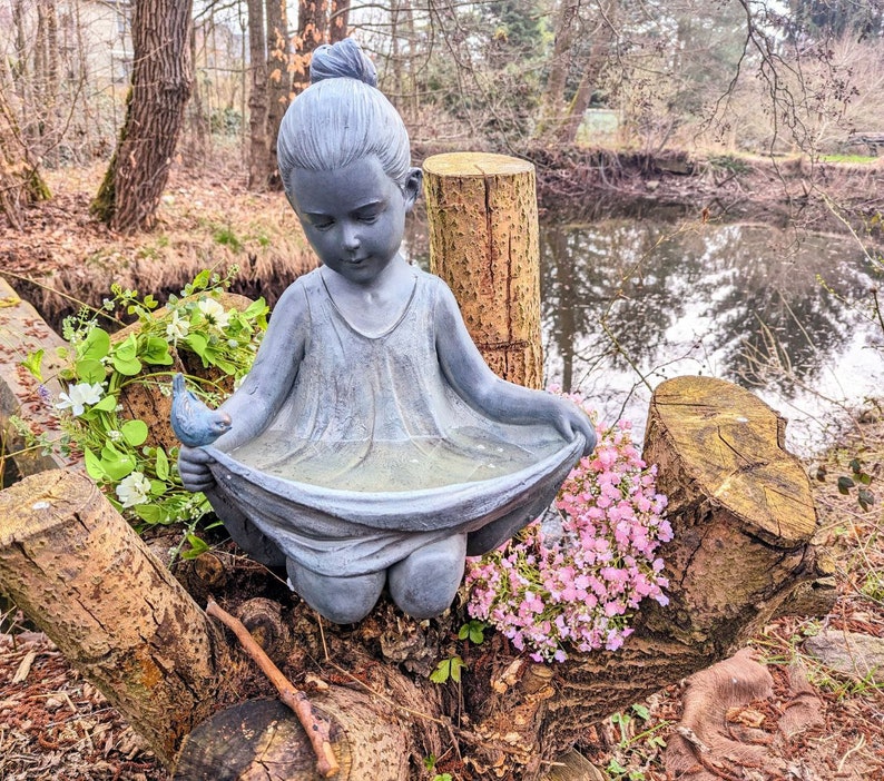 Vogelbrunnen, Figur Mädchen Spezialkeramik 50,5 cm, Gartenfigur Brunnen Mädchen knieend Bild 1