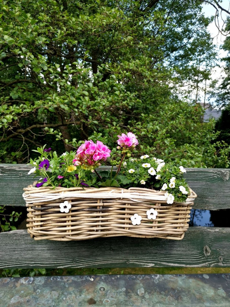 Balcony box, plant box, rattan, flower box, plant pot Kasten mittel+Deko