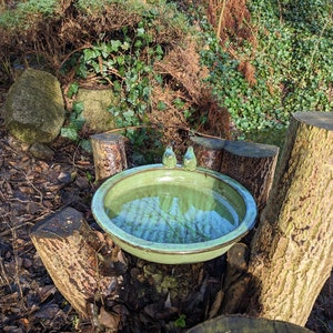 Große Vogeltränke Keramik Anisgrün, Vogeldeko, Gartendeko, Vogelhaus, Vogelbrunnen Bild 1