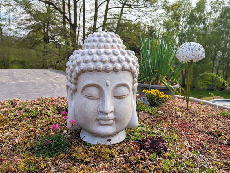 großer Brunnen Zen Buddha Kopf aus Keramik für innen und außen mit LED Beleuchtung creme-grau Feng shui Bild 3