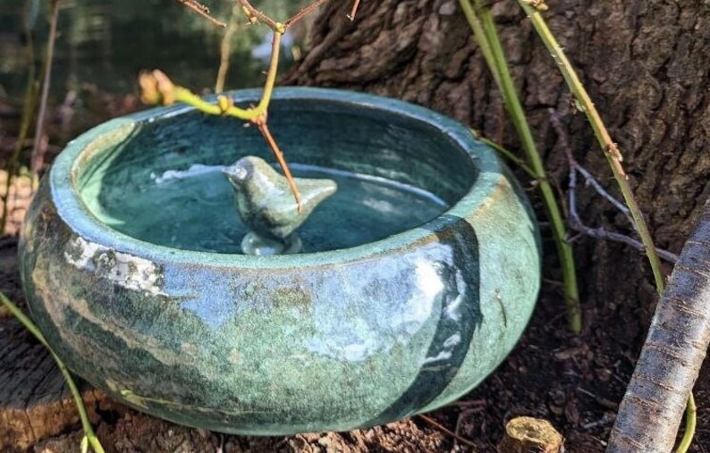 Große Vogeltränke Keramik Jadegrün 2 Größen, Vogeldeko, Gartendeko, Vogelhaus, Vogelbrunnen jade 36 9 Bild 4