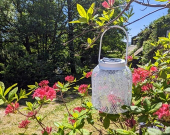 Solarlaterne weiß Metall, Solarlampe, Solarstecker, Solarlicht, Gartenstecker, Gartendeko