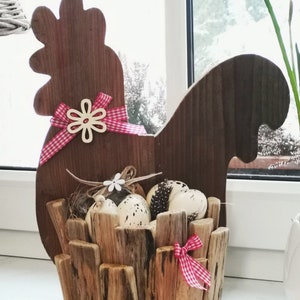 Figur Hahn mit Korb, natürliche Osterdeko, Holzdeko Ostern Hahn im Korb FF511019 Huhn mit 2 Schleifen