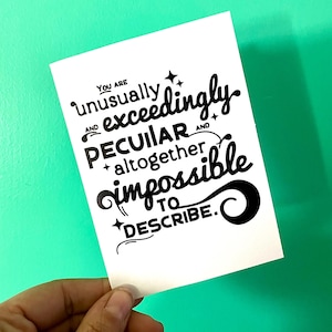Carte pour notes en aluminium, inhabituellement et excessivement particulière et tout à fait impossible à décrire | Citation de méchants | Galinda Elphaba