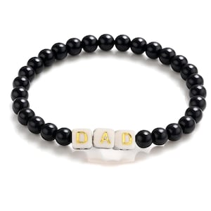 Pulsera con nombre personalizado para hombre • Regalo personalizado para esposo, novio o futuro papá • Joyería con cuentas negras • Idea de regalo para el Día del Padre