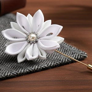 White Flower Lapel Pin for Men - Wedding Buttonhole Boutonniere - Groomsmen Gift - Kanzashi Brooch