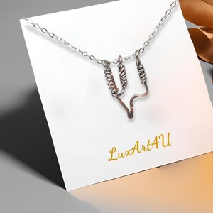 Colar Shin hebraico moderno - Fio de cobre em corrente de aço inoxidável prateado, joia judaica, presente judaico para Bat Mitzvah, Páscoa, aniversário