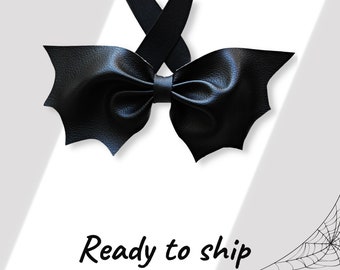 Black Bat Bow Tie Vegan Leather Bat Necktie for Gothic Wedding, Bat Wings Tie Cosplay Accessory