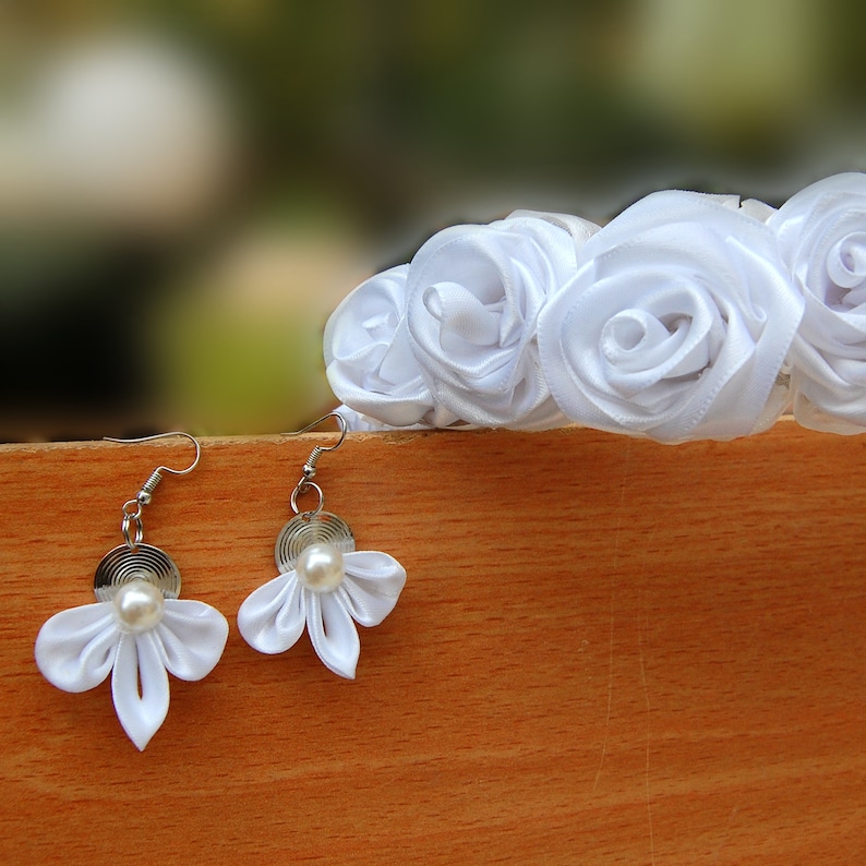 Bridal crown White wedding tiara Wedding hair wreath White roses wedding crown White wedding hairpiece