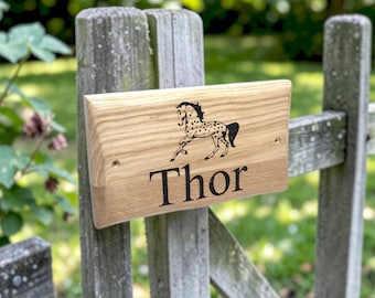 Personalised Oak Animal Name Sign – Custom Engraved Wooden Stable / Kennel Plaque