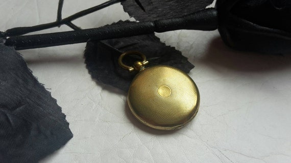 Victorian mourning jewelry // mourning jewelry //